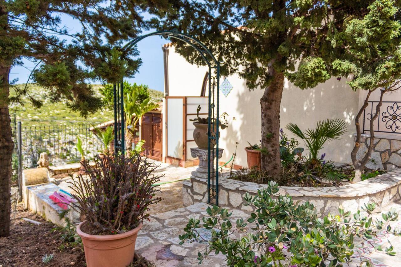 Villa Verde Con Vista Sul Mare San Vito Lo Capo Kültér fotó